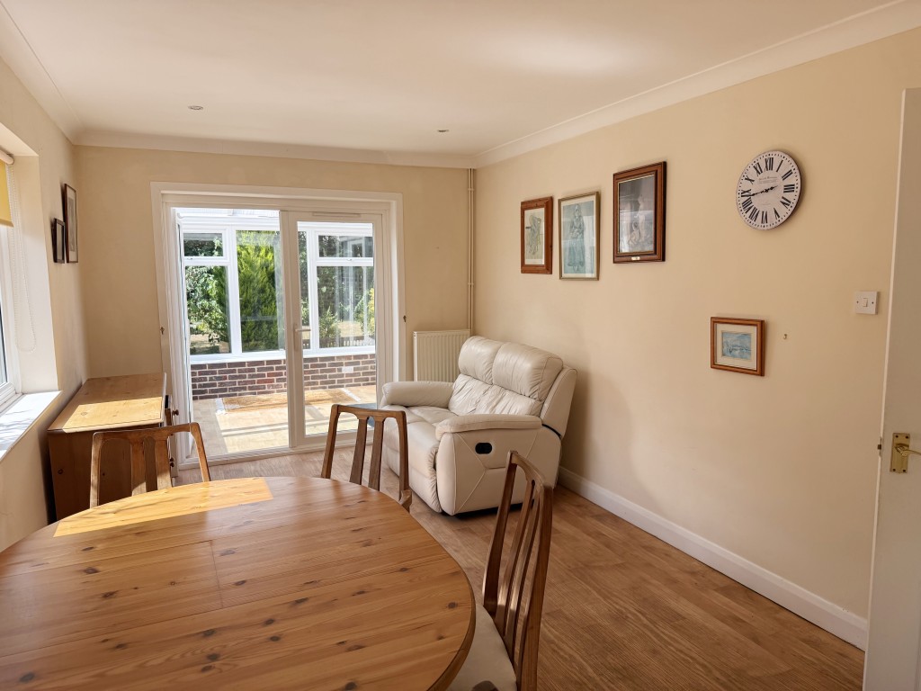 Lot: 122 - DETACHED BUNGALOW WITH ROOF CONVERSION AND POTENTIAL - Open plan dining area off kitchen leading to conservatory